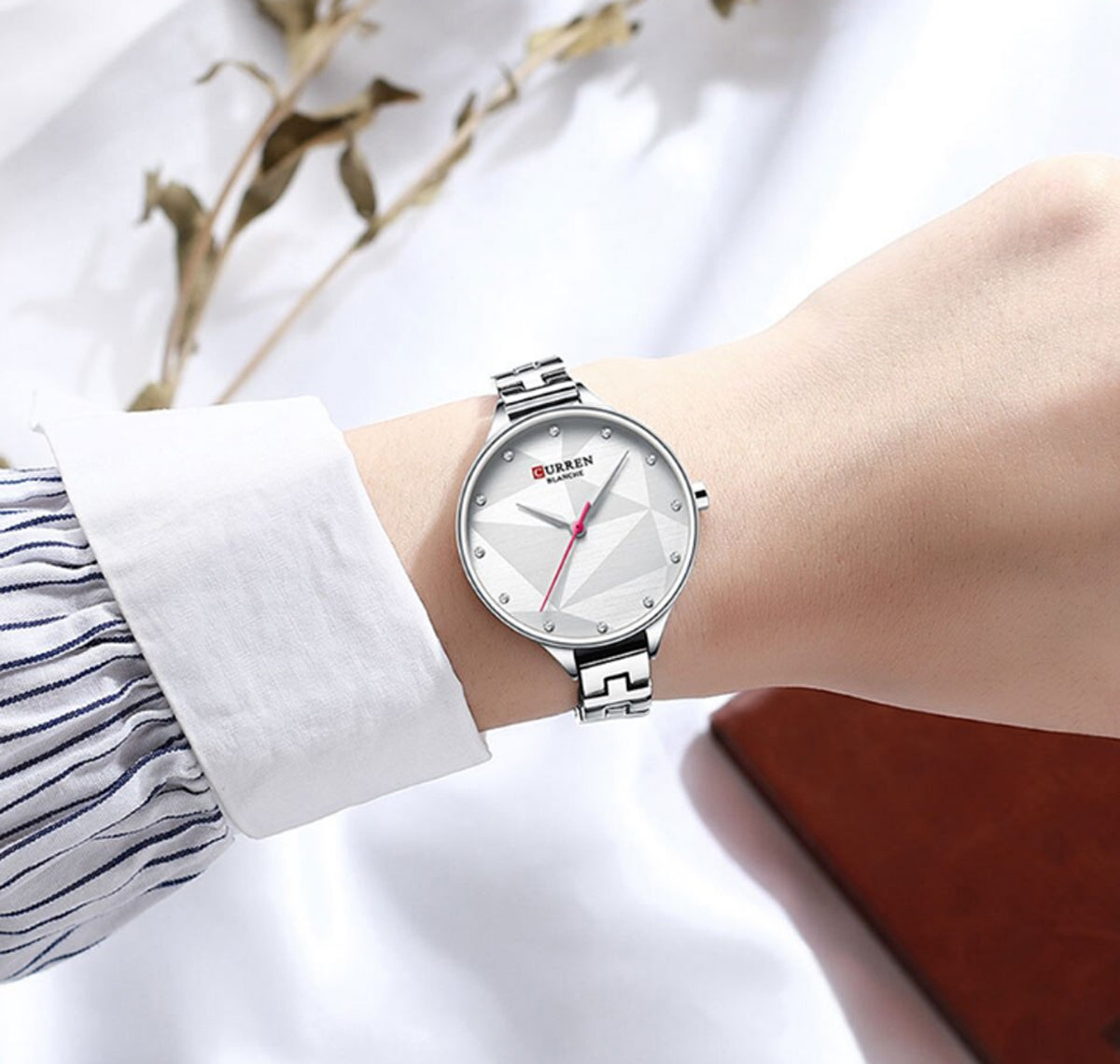 CURREN 9047 Women's Stainless Steel Watch