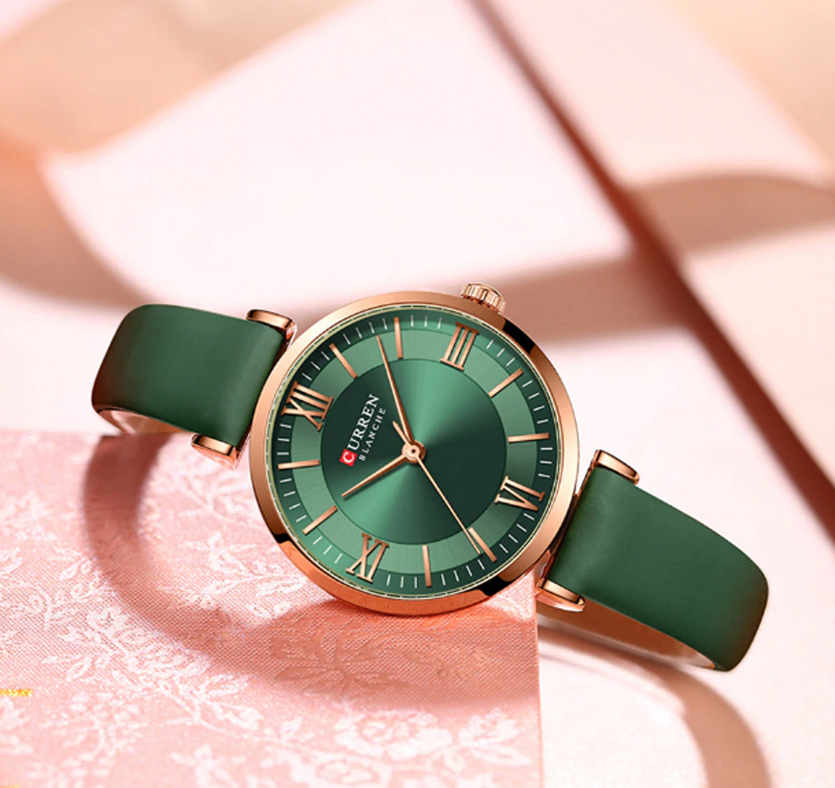 CURREN 9079 Women's Leather Straps Watch