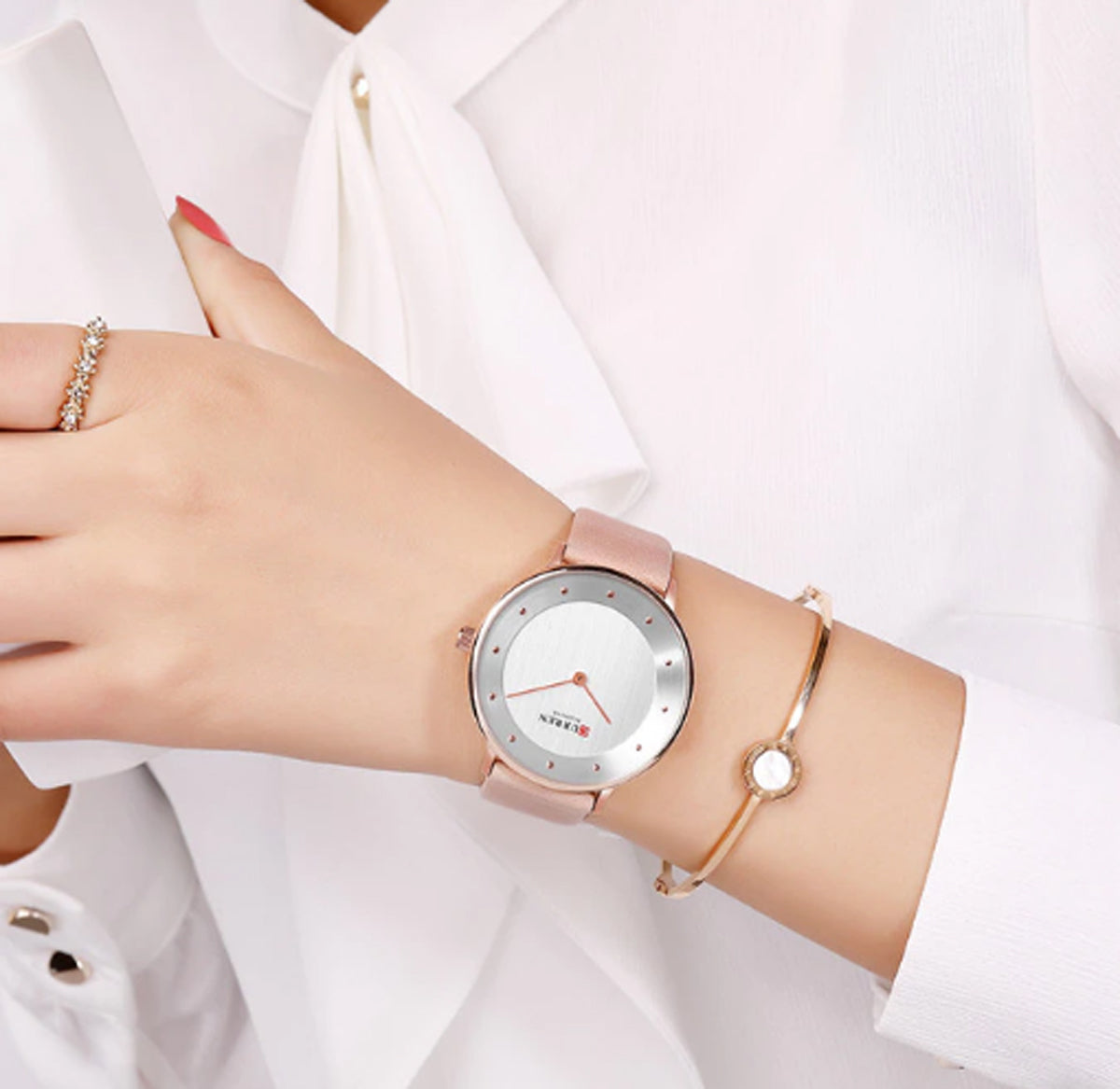 CURREN 9033 Women's Leather Straps Watch