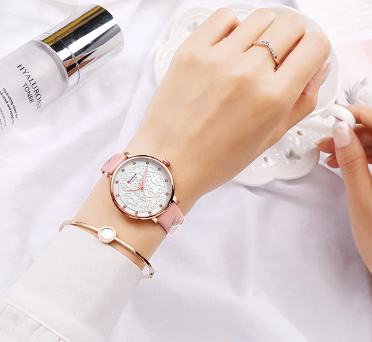 CURREN 9046 Women's Leather Straps Watch